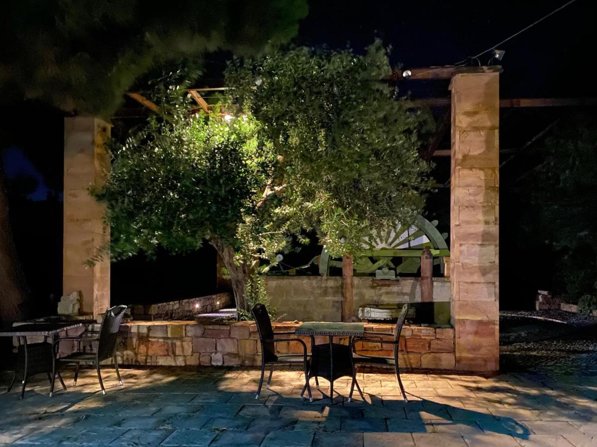 Archontiko Riziko 4* Kampochora (Chios)